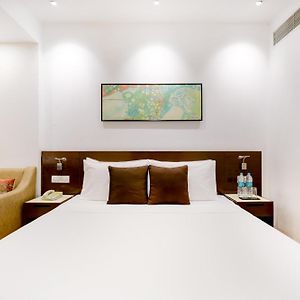 Superior Room 11 Happy hours from 5 PM to 9 PM 2 Pcs of Laundry complimentary per room per